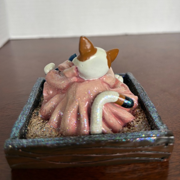 Calico Kitten In Sandbox Donna Little Kitt'in Littles by Enesco Figurine 1998 - Picture 3 of 8